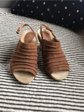 Earthies - New/no box - Kelderra Suede leather wedge sandals! 8M